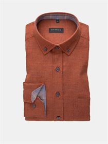 Eterna orangerød flannel skjorte med button-down krave og brystlomme. Slim Fit 2309 85 F214